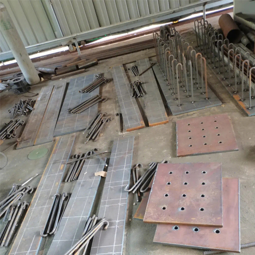 有哪些其他因素会影响德宏预埋件位置的确定？